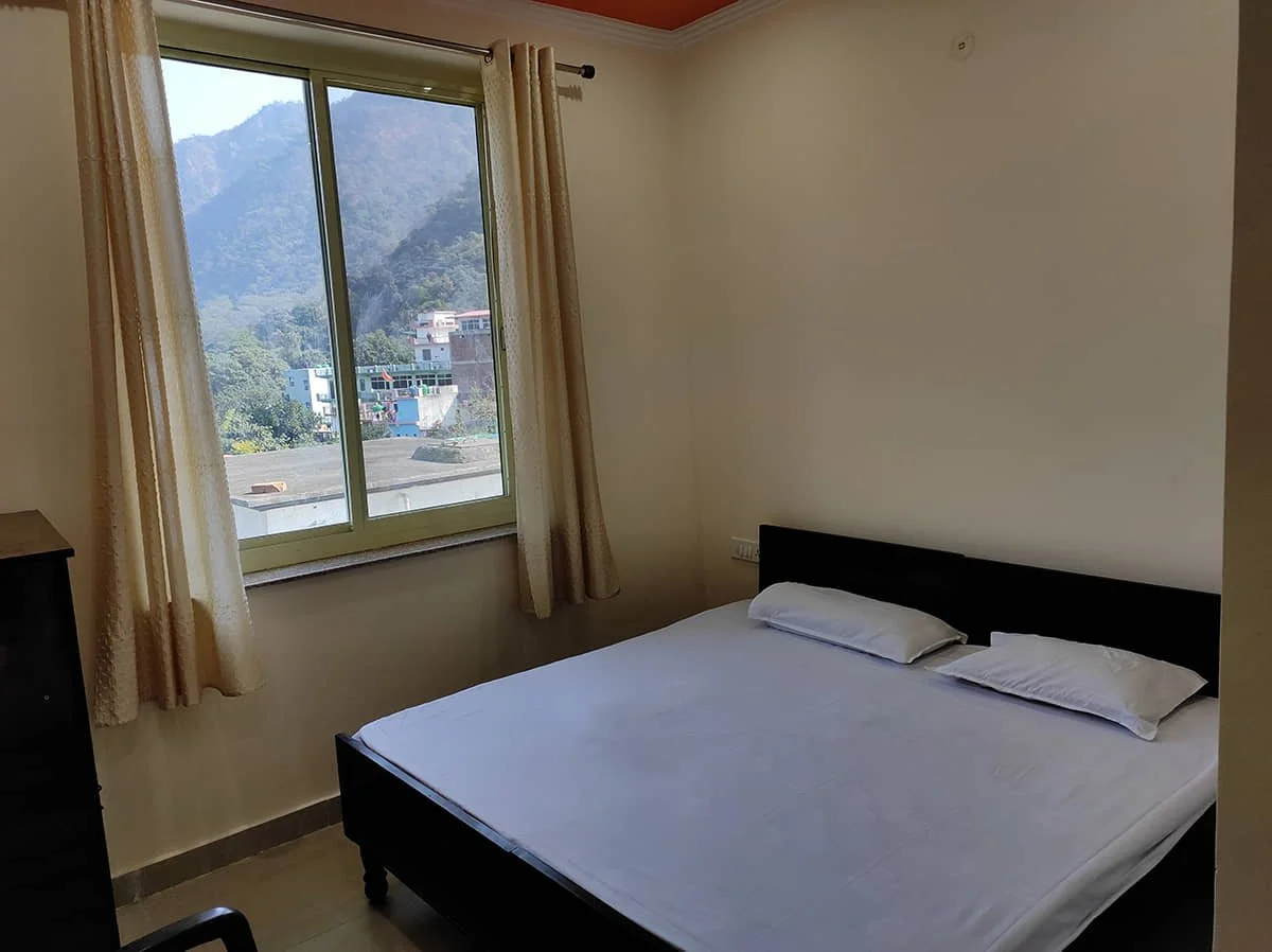 Peaceful Room Interior at Rishikul Yogshala Rishikesh