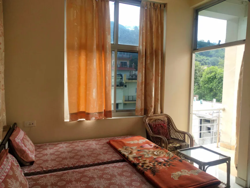 Spacious Twin Room at Rishikul Yogshala Rishikesh