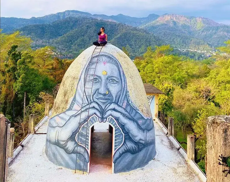 Rise of ashrams and global recognition in Rishikesh